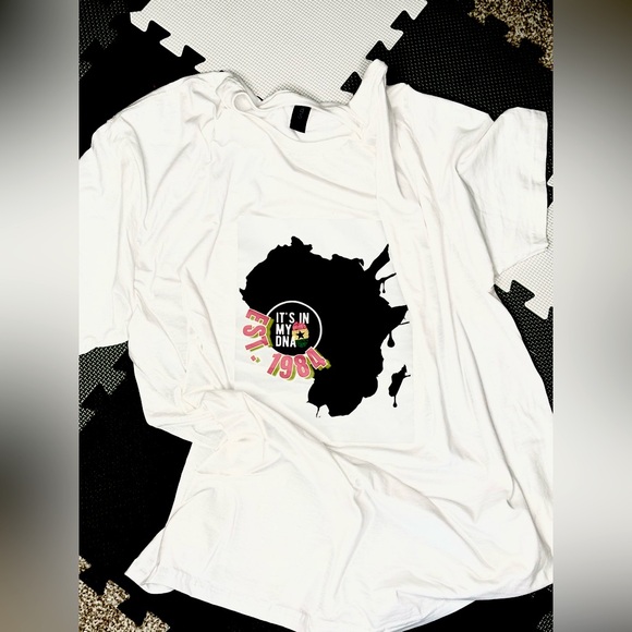 “It’s in my DNA” White T-shirt - Picture 1 of 3